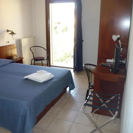 Hotel L'Ancora Santa Teresa Gallura Exterior photo